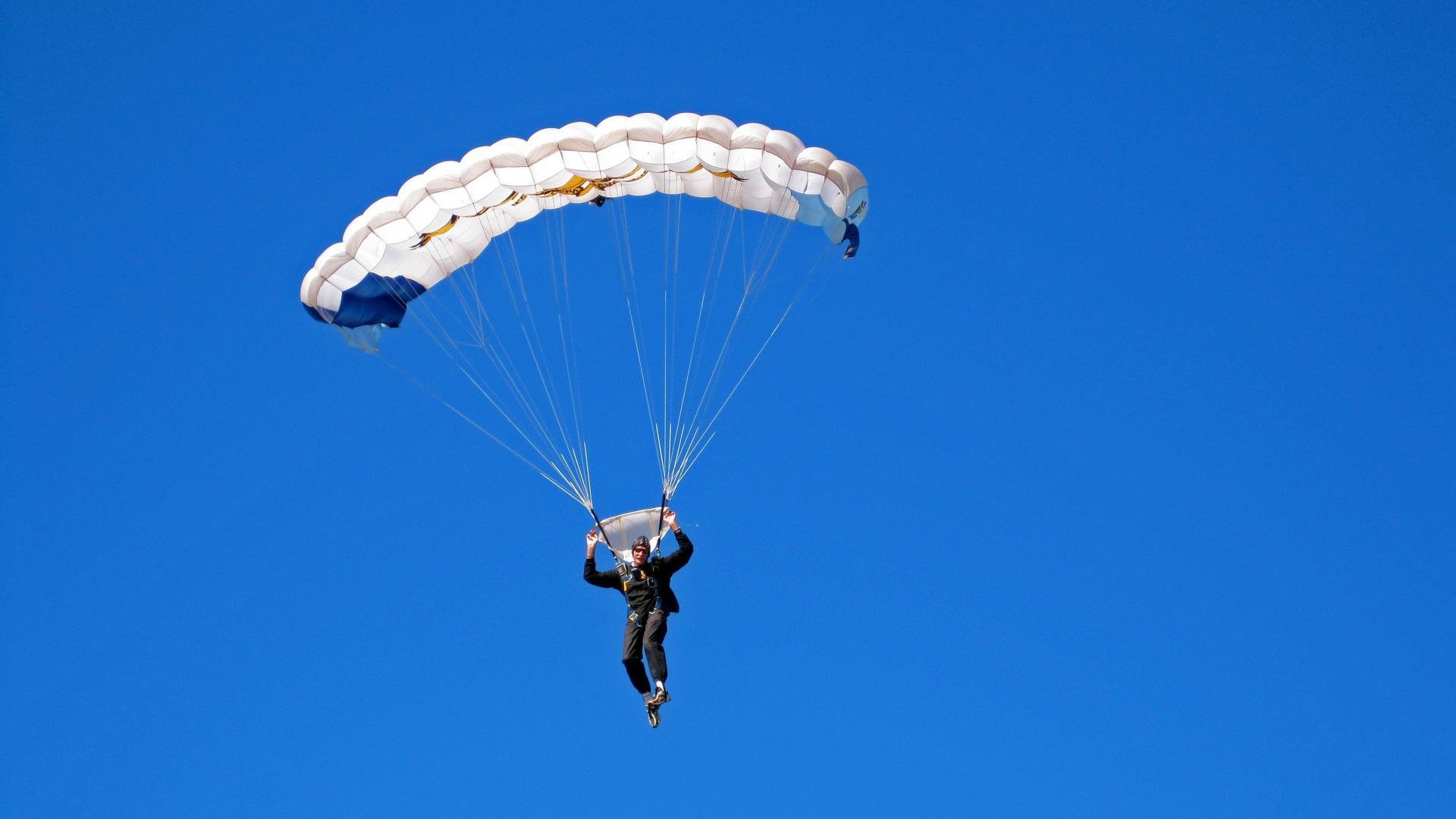 德国马术协会引入智能马鞍系统,实现实时数据监测与分析,提升骑乘体验。