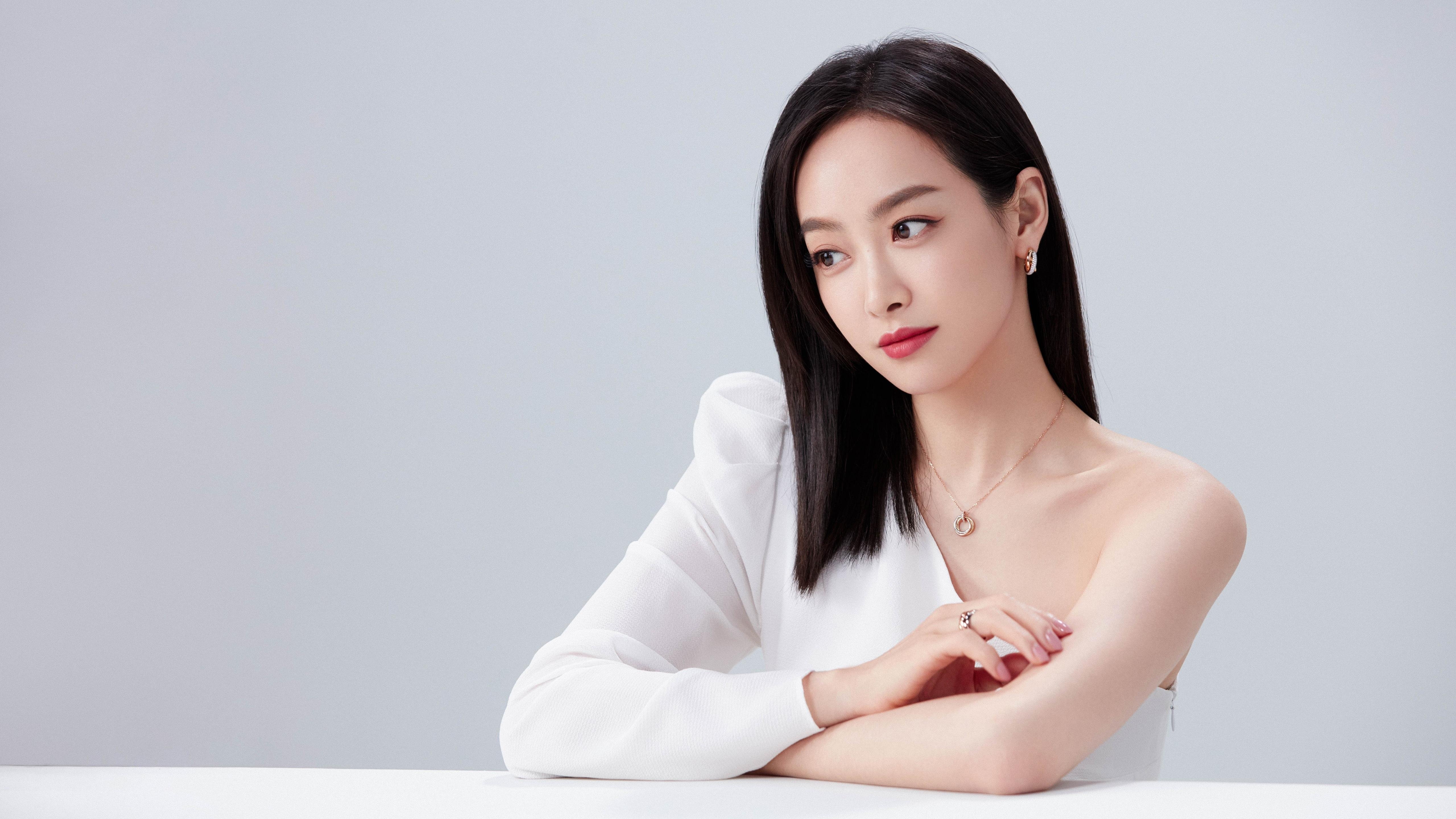 极限驾驶:车手在窄路急弯中的精彩表现,极限驾驶suv