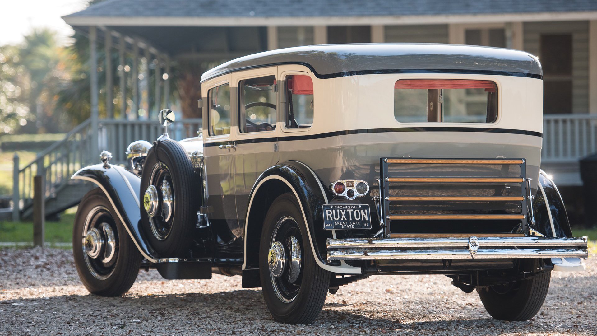 拜仁慕尼黑稳居德甲榜首，争夺多冠荣誉